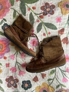 House of Harlow 1960 Brown Leather and Suede Rabbit Fur Lined Moccasins 7.5